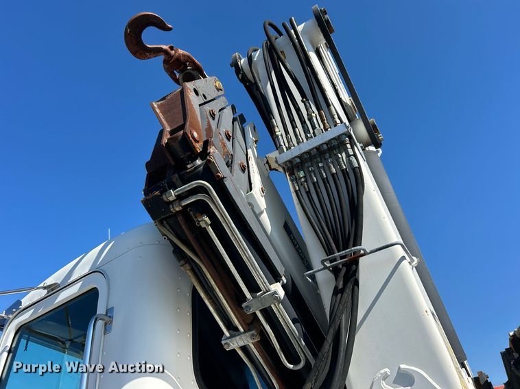 image for item EG1019 2005 Peterbilt  335 crane truck