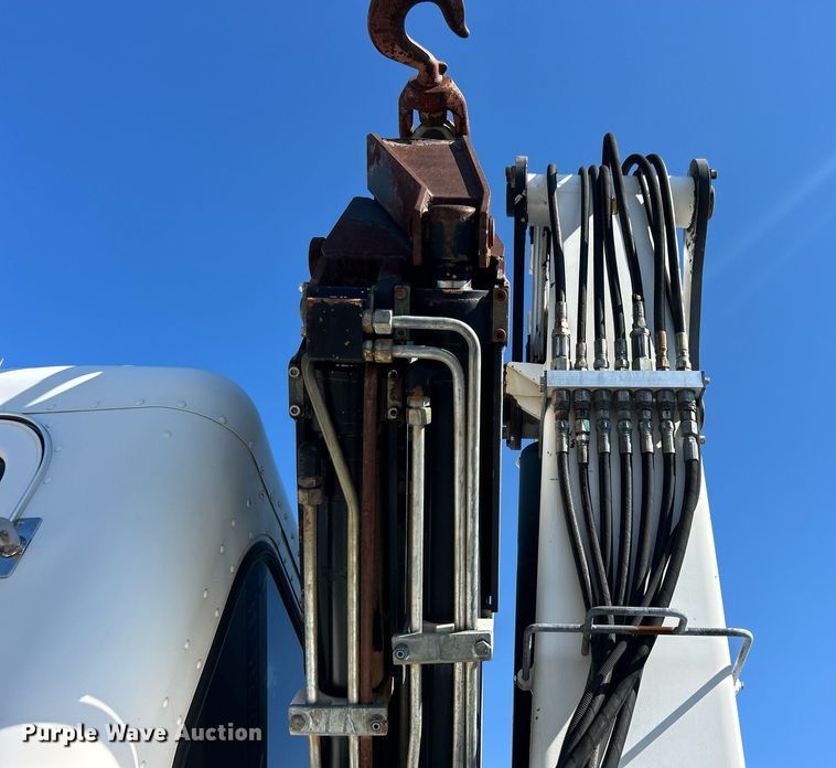 image for item EG1019 2005 Peterbilt  335 crane truck