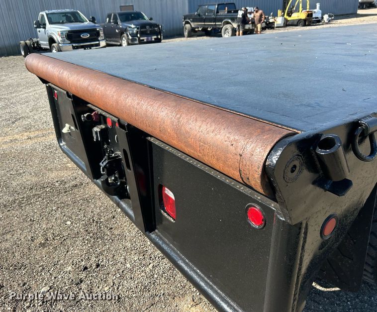 image for item EG1019 2005 Peterbilt  335 crane truck