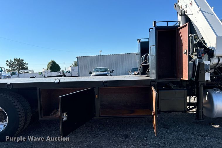 image for item EG1019 2005 Peterbilt  335 crane truck