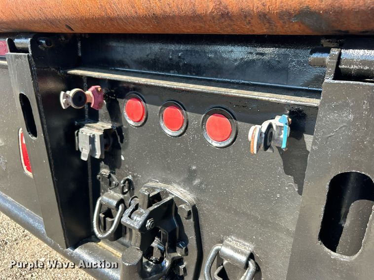 image for item EG1019 2005 Peterbilt  335 crane truck