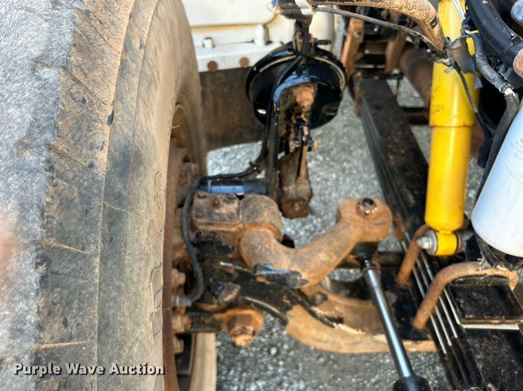 image for item EG1019 2005 Peterbilt  335 crane truck