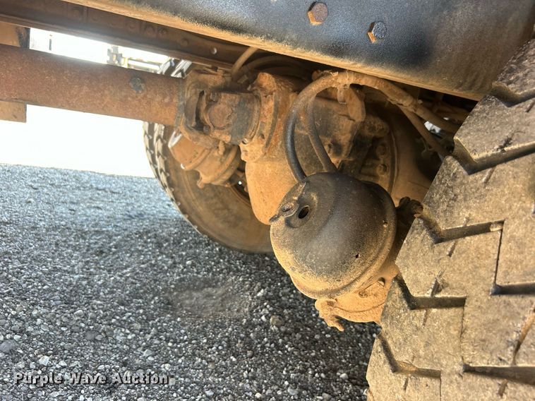 image for item EG1019 2005 Peterbilt  335 crane truck