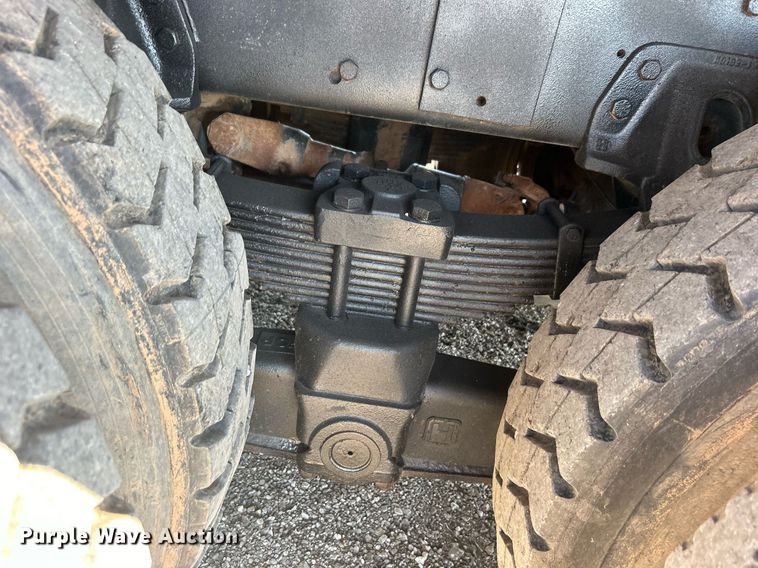 image for item EG1019 2005 Peterbilt  335 crane truck