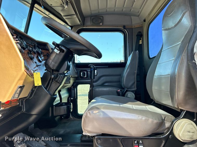 image for item EG1019 2005 Peterbilt  335 crane truck