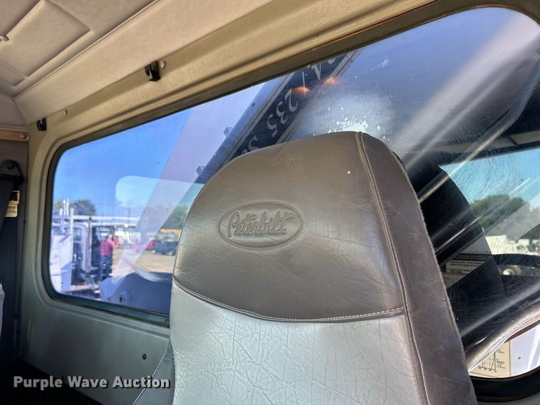 image for item EG1019 2005 Peterbilt  335 crane truck