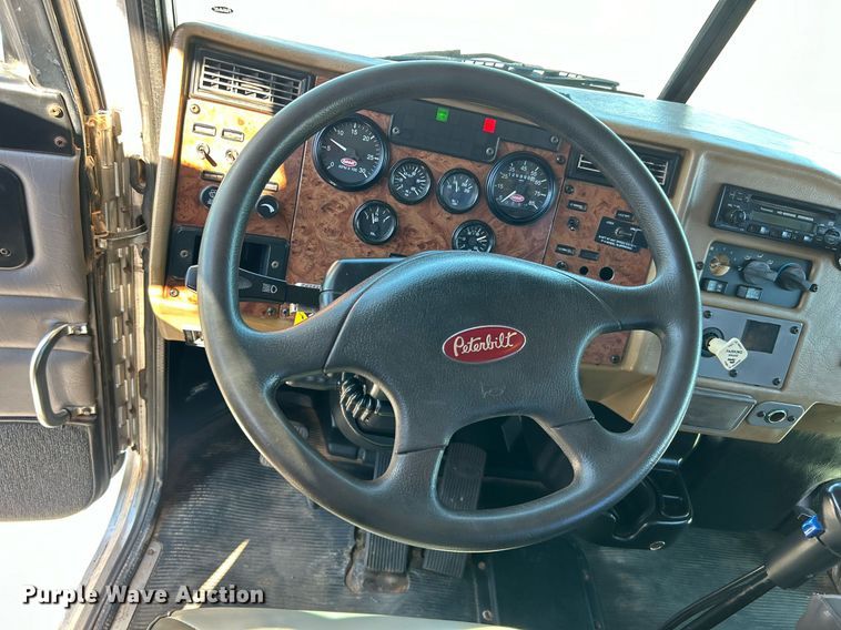 image for item EG1019 2005 Peterbilt  335 crane truck