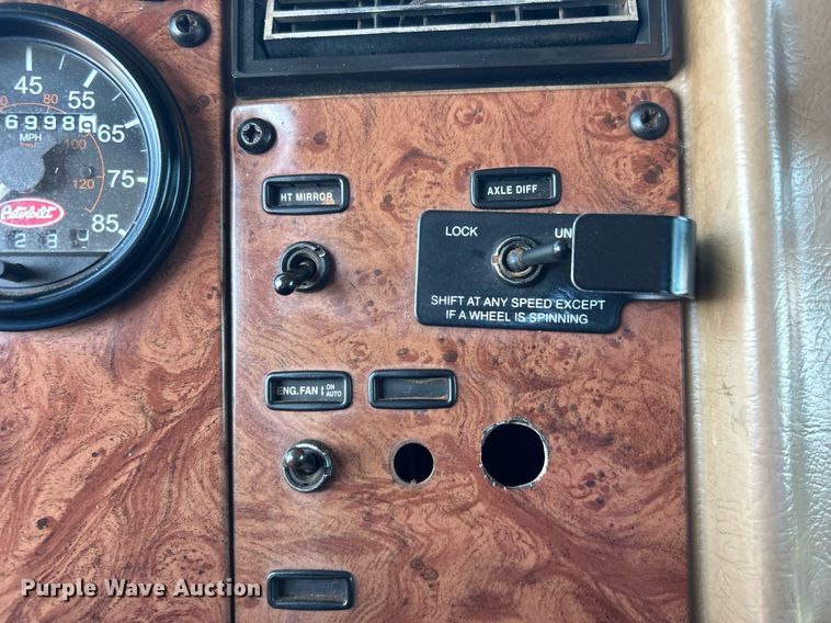 image for item EG1019 2005 Peterbilt  335 crane truck