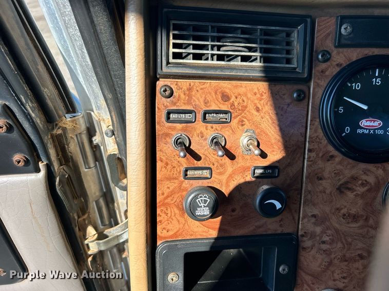 image for item EG1019 2005 Peterbilt  335 crane truck