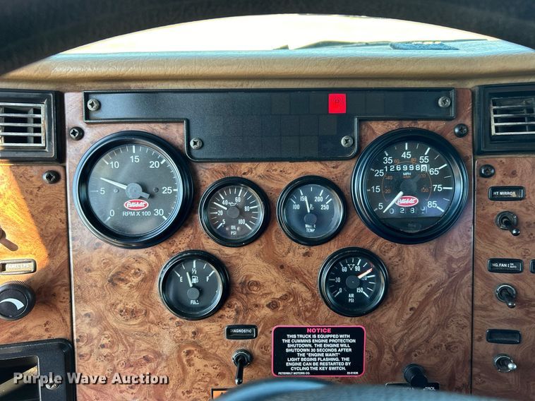 image for item EG1019 2005 Peterbilt  335 crane truck