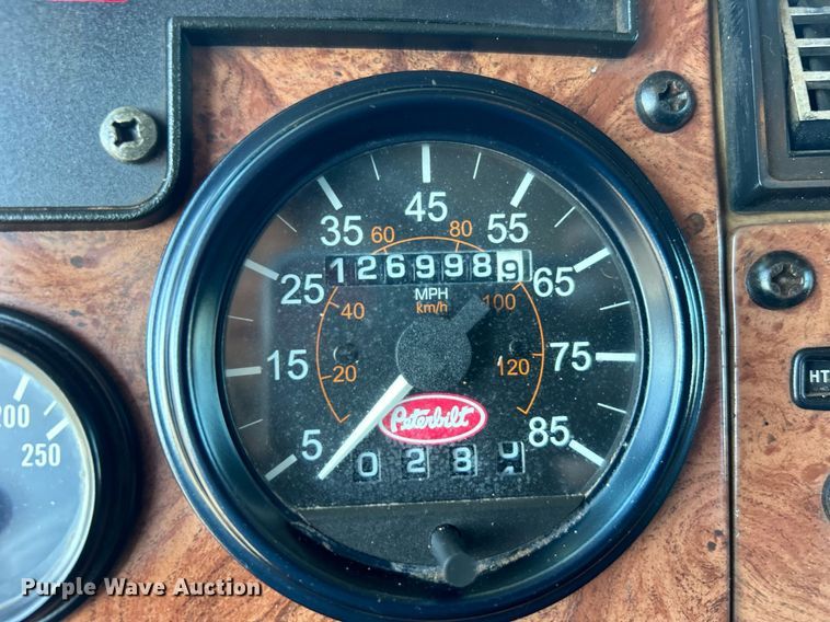 image for item EG1019 2005 Peterbilt  335 crane truck