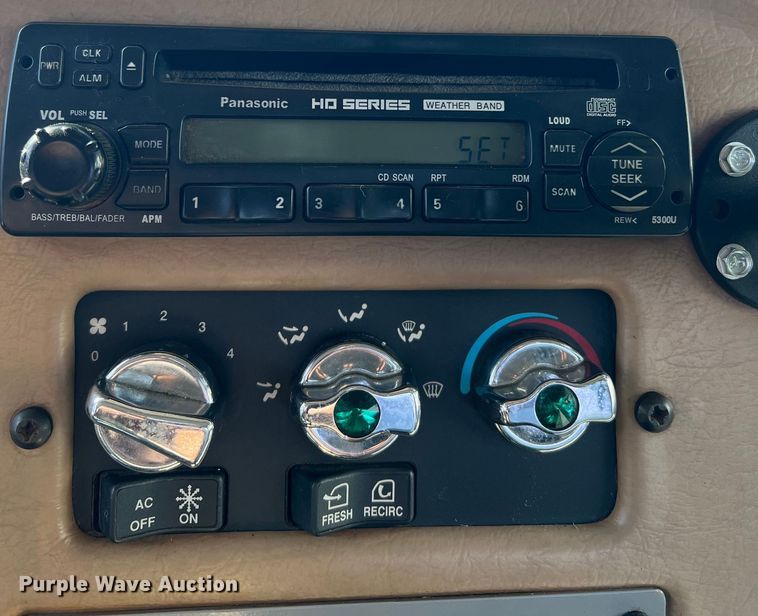 image for item EG1019 2005 Peterbilt  335 crane truck