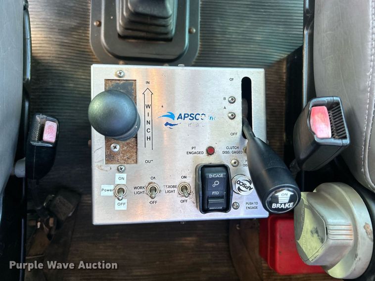 image for item EG1019 2005 Peterbilt  335 crane truck