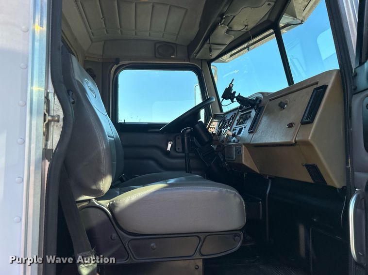 image for item EG1019 2005 Peterbilt  335 crane truck