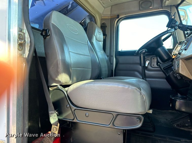 image for item EG1019 2005 Peterbilt  335 crane truck