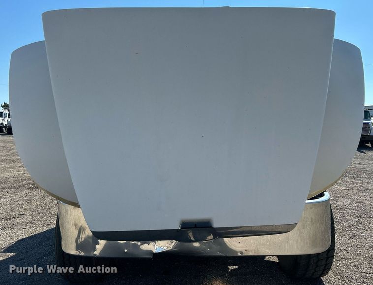 image for item EG1019 2005 Peterbilt  335 crane truck