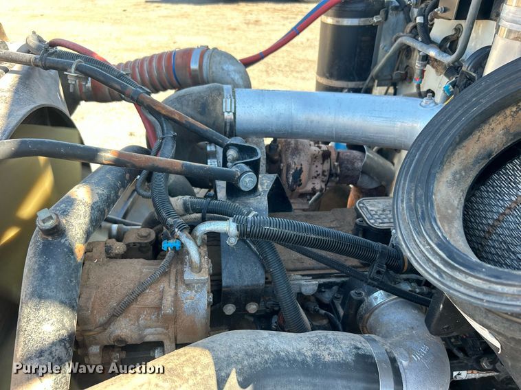 image for item EG1019 2005 Peterbilt  335 crane truck