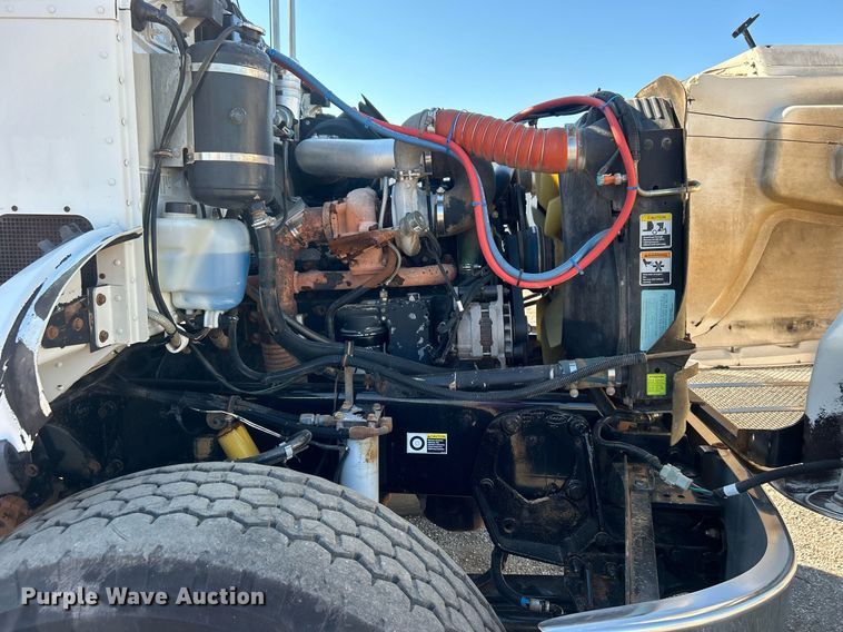 image for item EG1019 2005 Peterbilt  335 crane truck