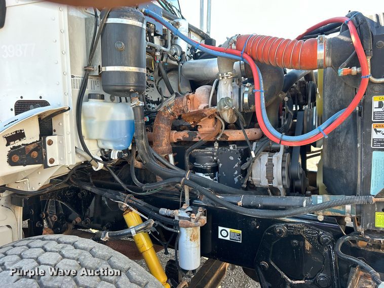 image for item EG1019 2005 Peterbilt  335 crane truck