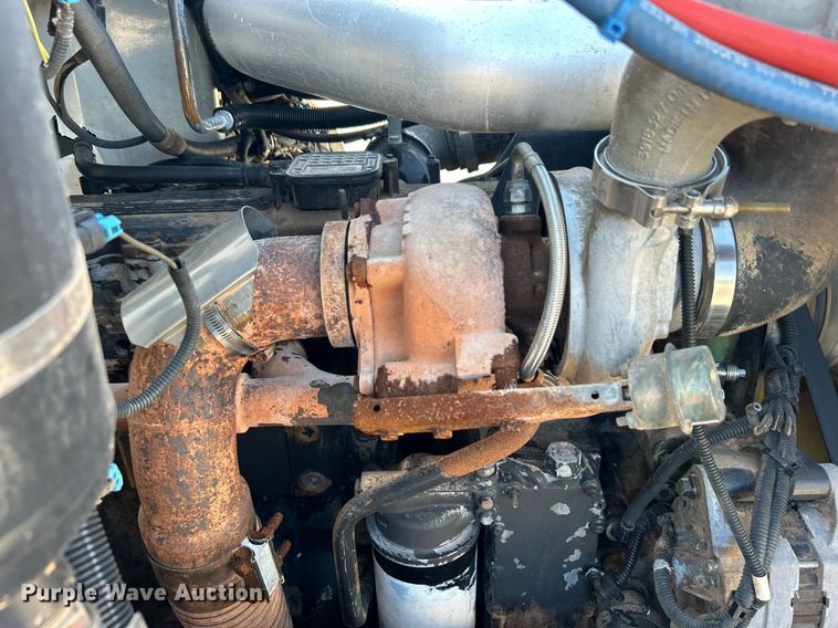 image for item EG1019 2005 Peterbilt  335 crane truck