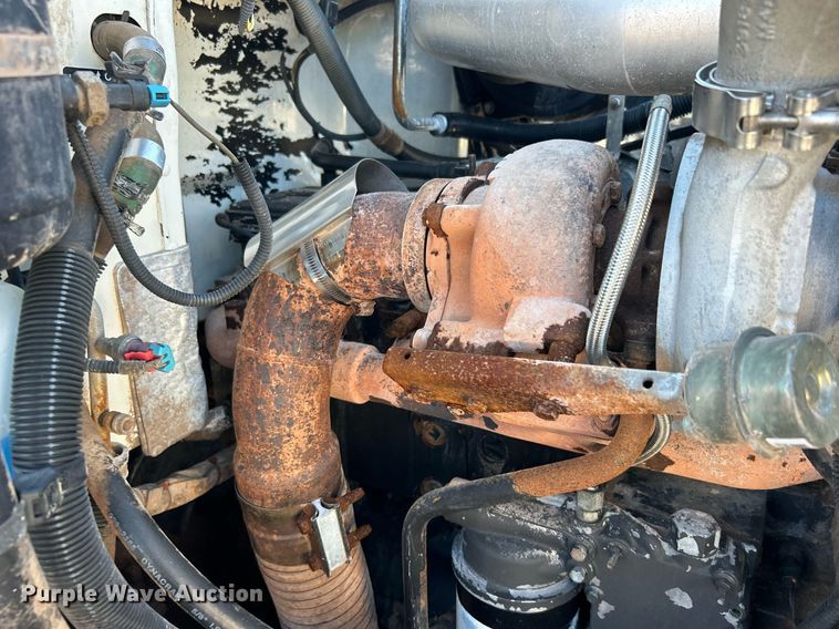 image for item EG1019 2005 Peterbilt  335 crane truck