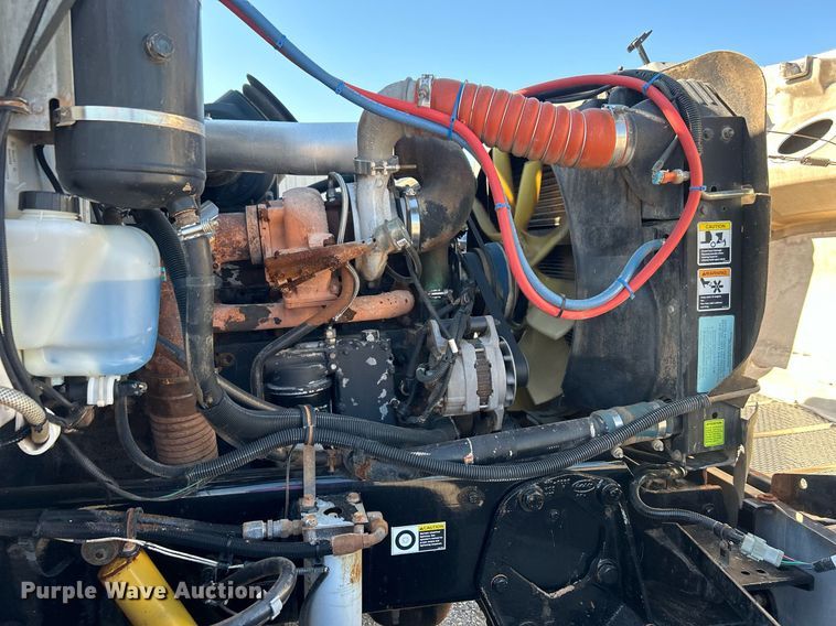 image for item EG1019 2005 Peterbilt  335 crane truck