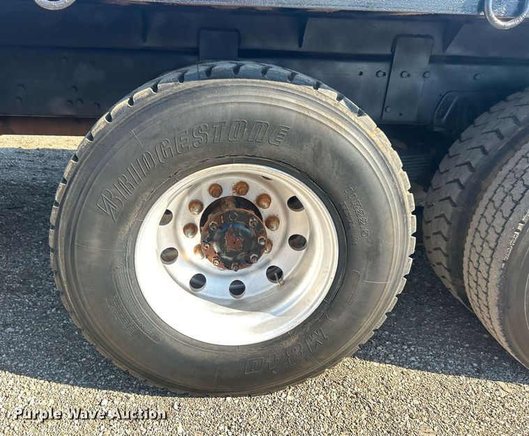 image for item EG1019 2005 Peterbilt  335 crane truck