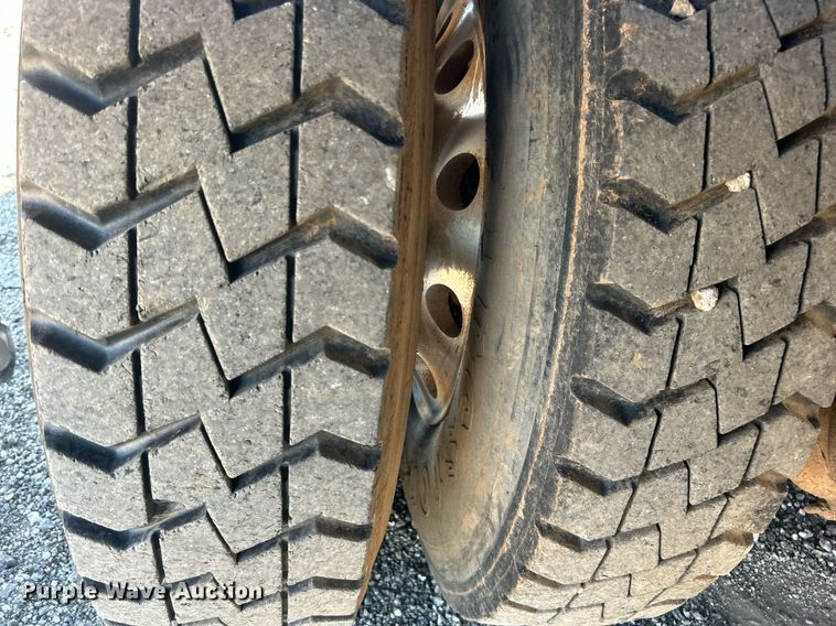 image for item EG1019 2005 Peterbilt  335 crane truck