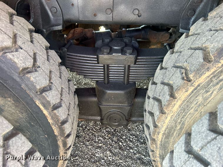 image for item EG1019 2005 Peterbilt  335 crane truck