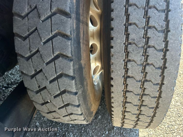 image for item EG1019 2005 Peterbilt  335 crane truck