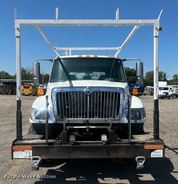 image for item EG1022 2005 International  7509 crane truck