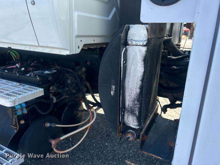 image for item EG1022 2005 International  7509 crane truck