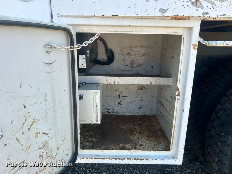 image for item EG1022 2005 International  7509 crane truck