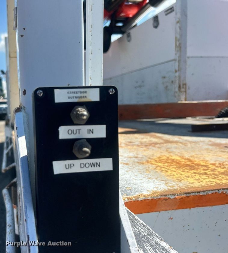 image for item EG1022 2005 International  7509 crane truck