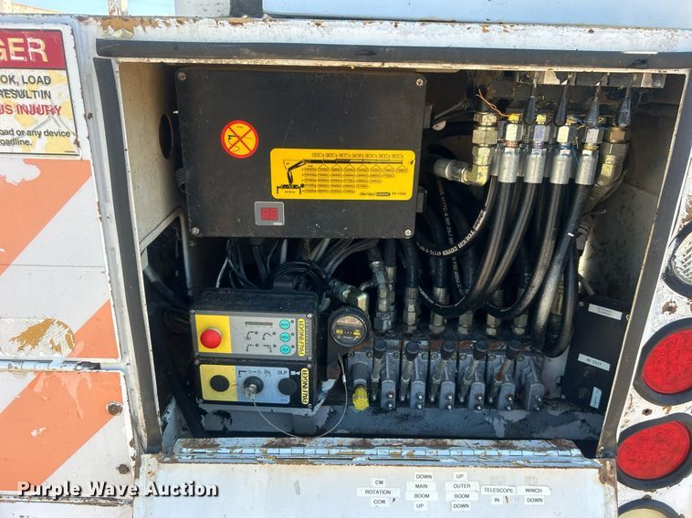 image for item EG1022 2005 International  7509 crane truck