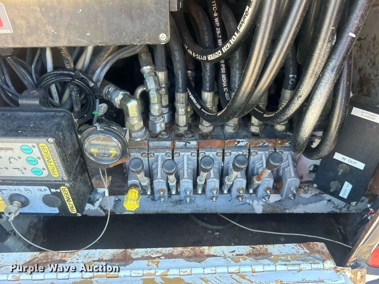 image for item EG1022 2005 International  7509 crane truck