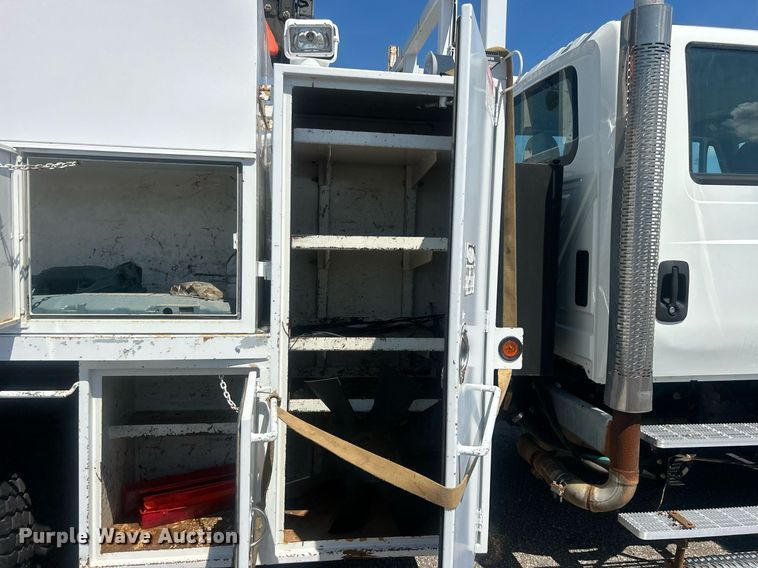 image for item EG1022 2005 International  7509 crane truck