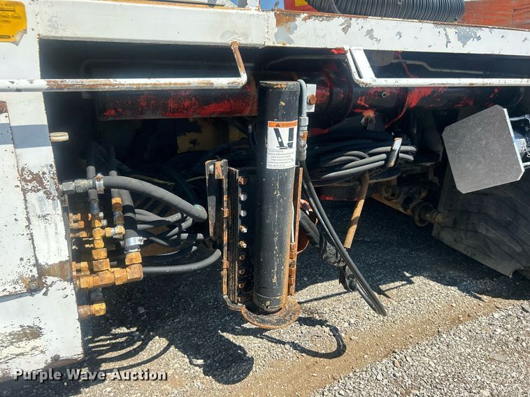 image for item EG1022 2005 International  7509 crane truck