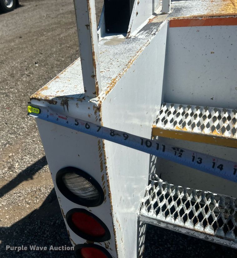 image for item EG1022 2005 International  7509 crane truck