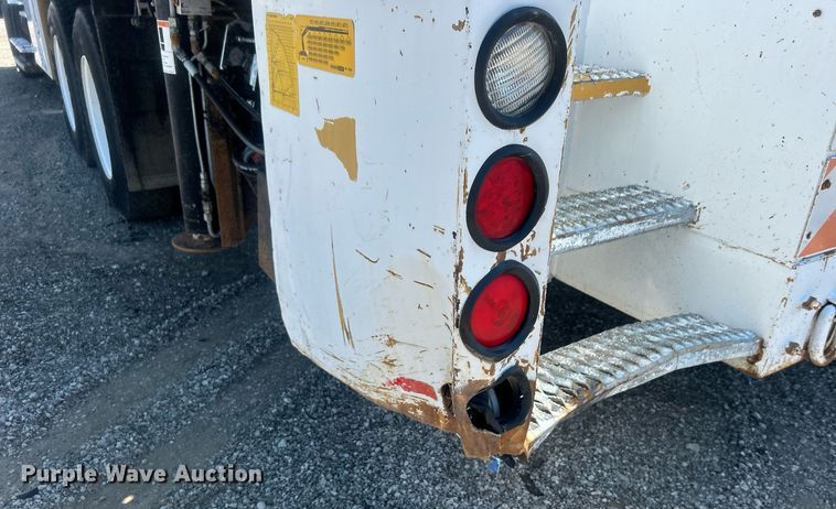 image for item EG1022 2005 International  7509 crane truck