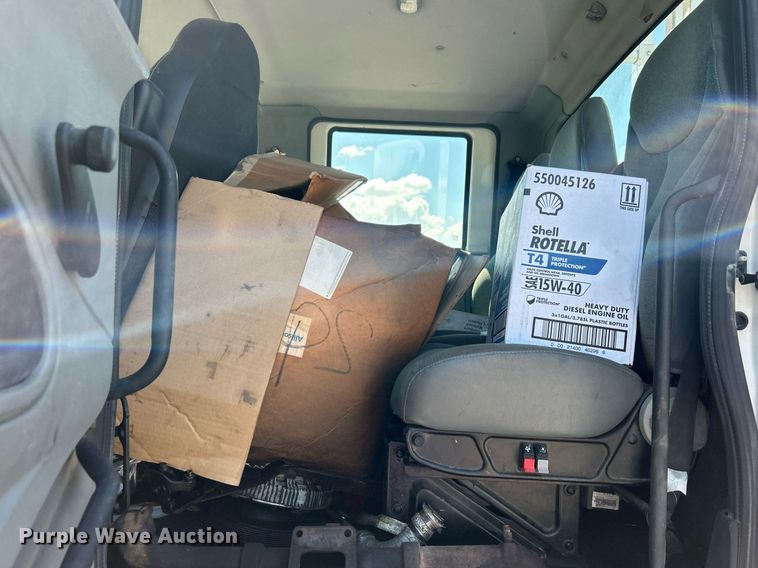 image for item EG1022 2005 International  7509 crane truck