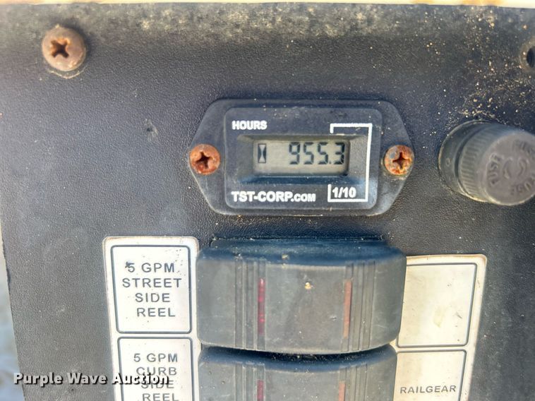 image for item EG1022 2005 International  7509 crane truck