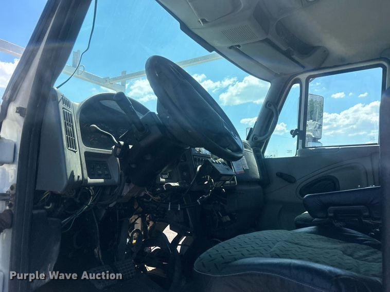 image for item EG1022 2005 International  7509 crane truck