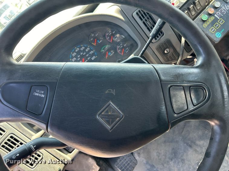 image for item EG1022 2005 International  7509 crane truck