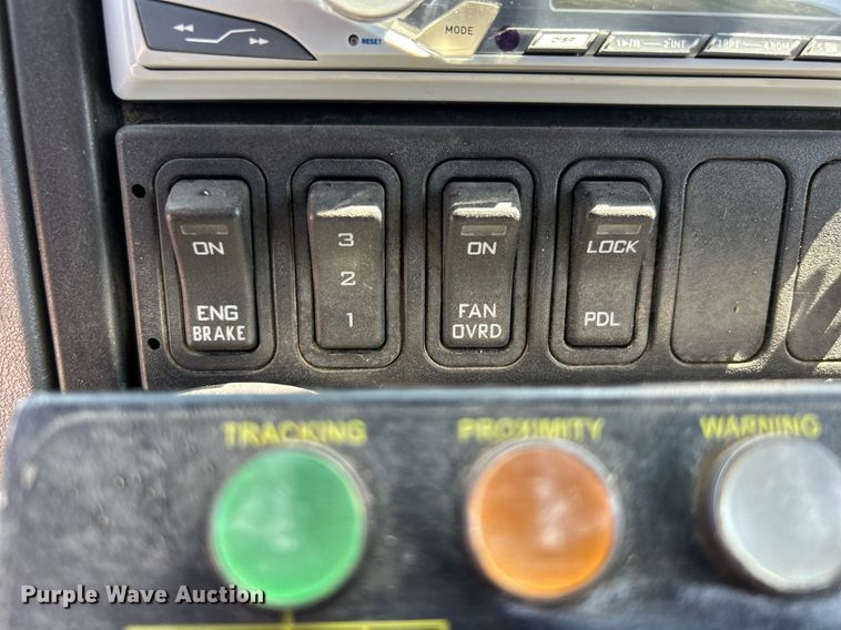 image for item EG1022 2005 International  7509 crane truck