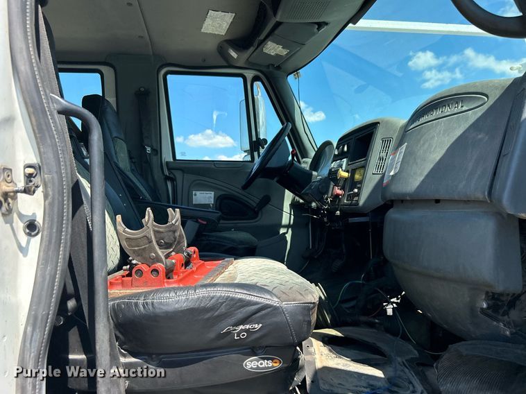 image for item EG1022 2005 International  7509 crane truck