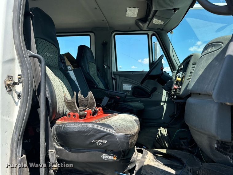 image for item EG1022 2005 International  7509 crane truck