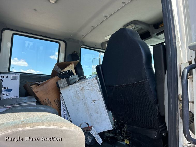 image for item EG1022 2005 International  7509 crane truck