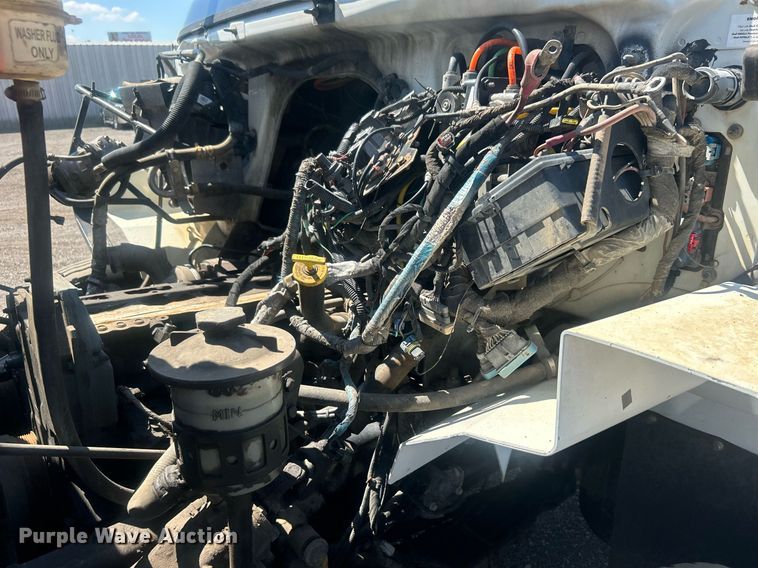 image for item EG1022 2005 International  7509 crane truck