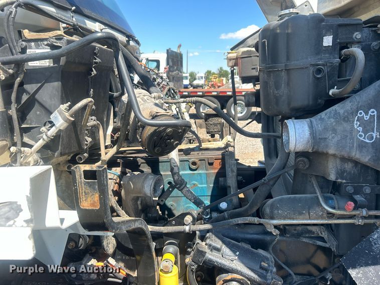 image for item EG1022 2005 International  7509 crane truck